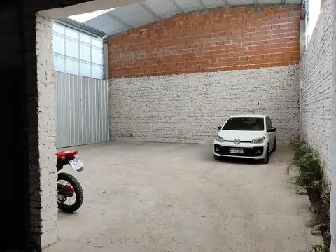 Galpón de 300m2,  a pocos metros del Arco