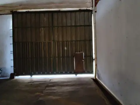 Galpón de 300m2,  a pocos metros del Arco