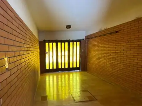 Casa 5 ambientes con 1 baño