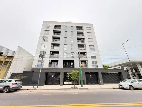 DEPARTAMENTO DE 3 AMBIENTES CON COCHERA