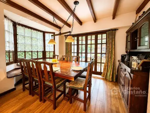 Casa en Venta con 4 cocheras