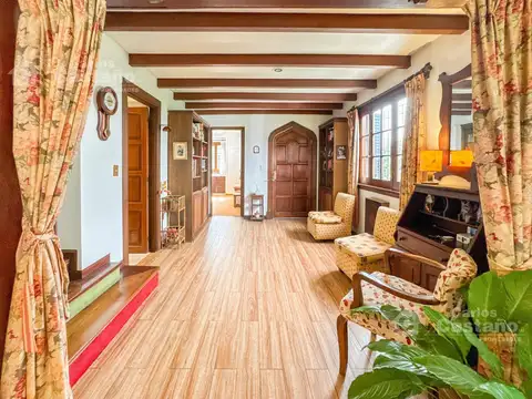 Casa en Venta con 4 cocheras