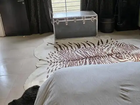 Casa en alquiler temporario - 4 Dormitorios 3 Baños - Luján