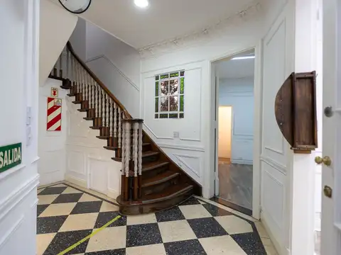 Casa 8 ambientes con 2 baños