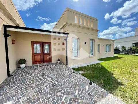 Casa a la venta en Las Golondrinas.