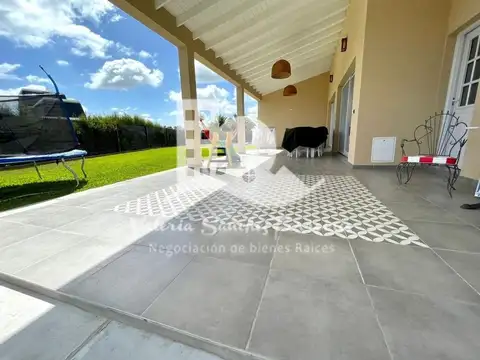 Casa 4 ambientes con 3 baños