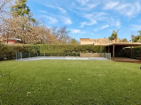 Casa en Venta con 3 cocheras