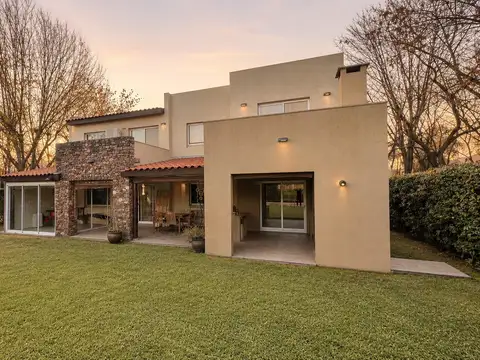 Casa 6 ambientes con 3 baños