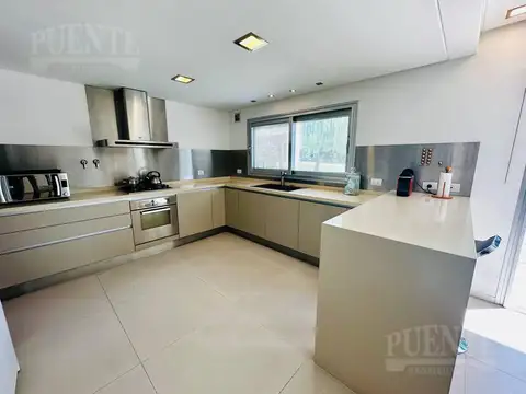 Casa en Alquiler de 4 dormitorios