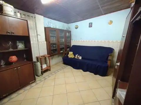 VENTA CASA CON COCHERA A 1 CUADRA DE BLAS PARERA