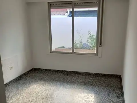 Casa en Alquiler con 1 cochera