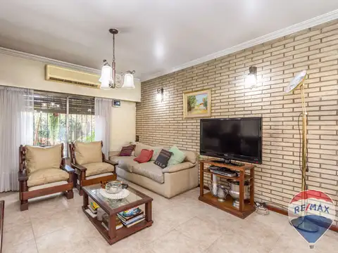 Casa 5 ambientes con 1 baño