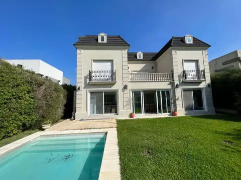 Venta Casa 4 Ambientes con pileta Nuevo Quilmes