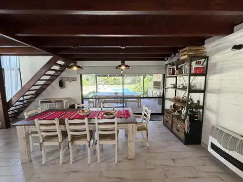 Casa en Alquiler con 2 cocheras