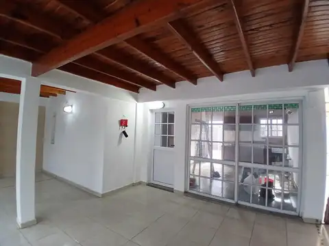 Casa con 2 dormitorios de 120 m² en venta en José Hernández