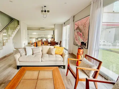 Casa 5 ambientes con 3 baños