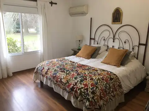 Casa 10 ambientes con 3 baños