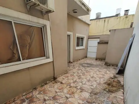 PH AL FRENTE CON LOCAL Y GARAGE