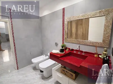 Casa en Venta con 6 cocheras