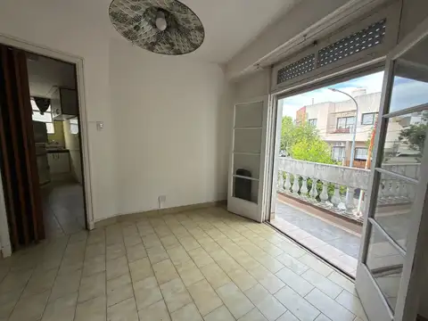 PH en Velez Sarsfield 2 amb 1er piso por escalera con potencial  oportunidad 