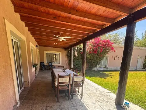 Avenida Ignacio de la roza oeste 6400