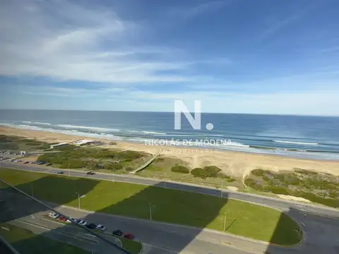 Apartamento de 3 dormitorios en torre de categoría - Primera línea de la Brava