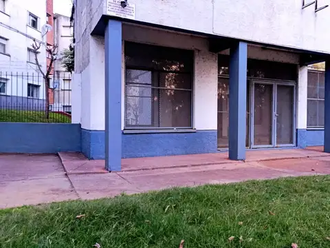 ALQUILER LOCAL COMERCIAL EN PANDO