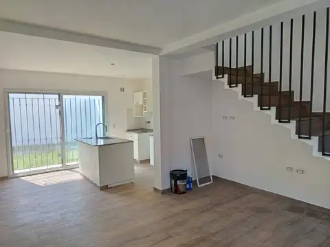 Depto Tipo Casa en Venta en Castelar Sur, USD 125.000