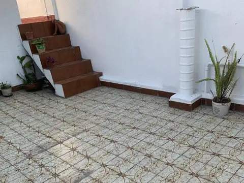 Depto Tipo Casa en Venta 40 años