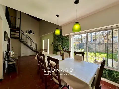 Casa 5 ambientes con 3 baños