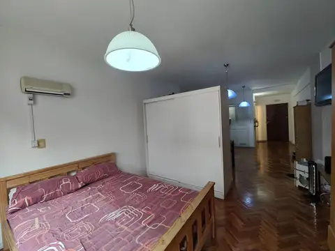 AMPLIO MONOAMBIENTE AL FRENTE – 35 M² – LAVALLE 1700