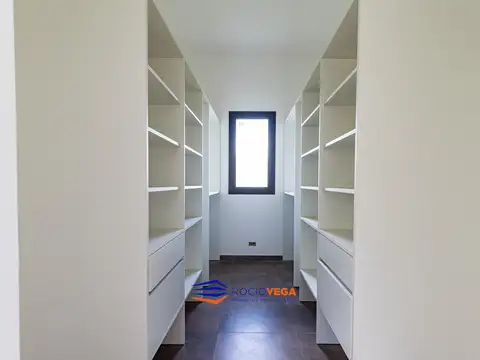 Casa en venta en Los Juncos, Luján