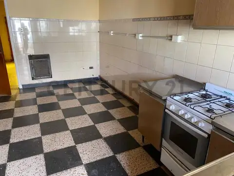 Casa 4 ambientes con 1 baño