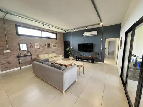 Venta casa de 2 dormitorios con 2 cocheras y pileta en EcoPueblo, Alvear