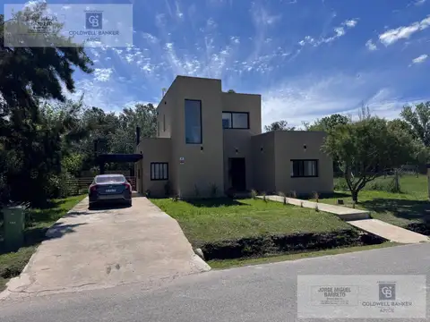 Casa en Venta con 2 cocheras