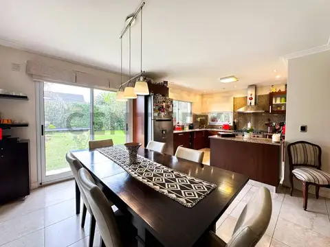VENTA EL LAUQUEN CASA 5 AMBIENTES CON PISCINA