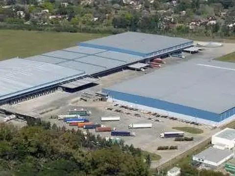 Excelente deposito AAA en alquiler de 6200 m2 cub, playa maniobras, docks, seguridad 24 hs.