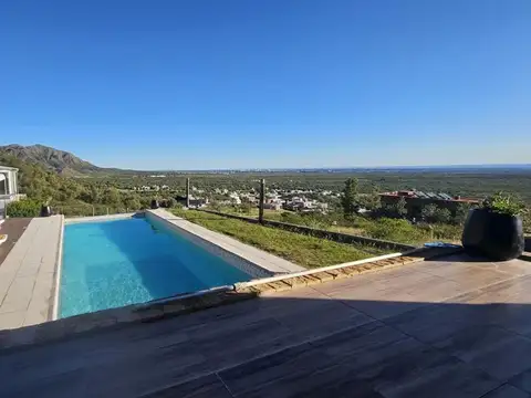 Casa 4 ambientes con 6 baños