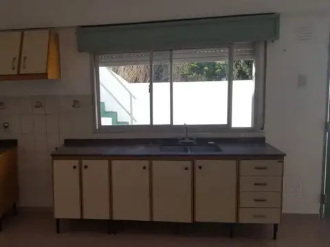RUEDA 2400, Piso 1