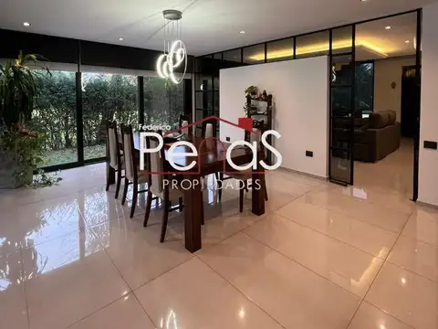 Casa 4 ambientes con 4 baños