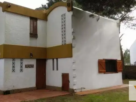 Dúplex en venta - 4 dormitorios 2 baños - Cocheras - 822mts2 - Aguas Verdes