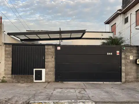 Casa Sobre Gran Lote en Una Planta con Pileta y Quincho