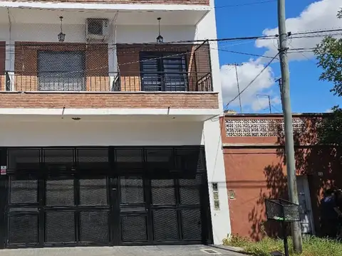 S. MARTÍN (LOURDES) DUPLEX 3 AMB. PATIO Y LAVADERO