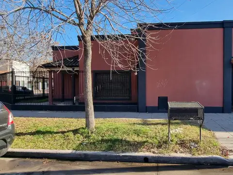 (ALQUILADA) EN VENTA EN HURLINGHAM CHALET EN ESQUINA DE 3 AMBIENTES 2 BAÑOS - FICHA 9149
