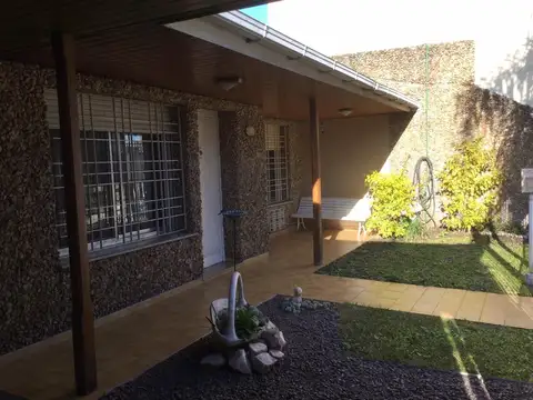 Casa en Venta con 3 cocheras