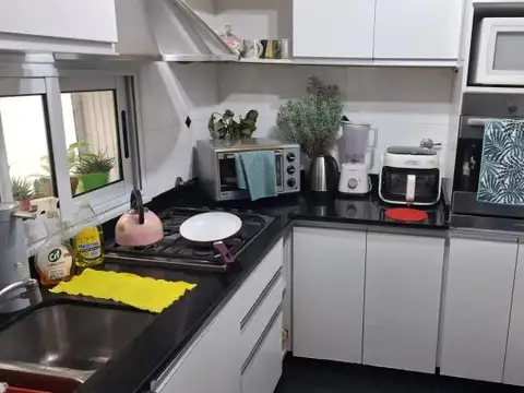 COLEGIALES, 2AMB,2PISO ESCALERA, MUY BAJAS EXPENSAS, EXCELENTE ESTADO Y UBICACION, OPORTUNIDAD