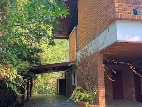 Casa 5 ambientes con 3 baños