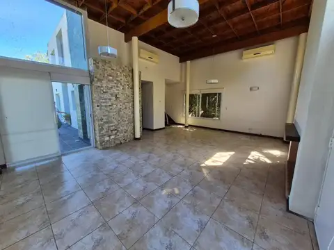 Casa en Venta con 5 cocheras