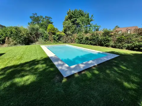 Venta Casa 4 ambientes con piscina Barrio Privado El Aromo