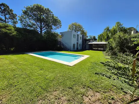 Venta Casa 4 ambientes con piscina Barrio Privado El Aromo